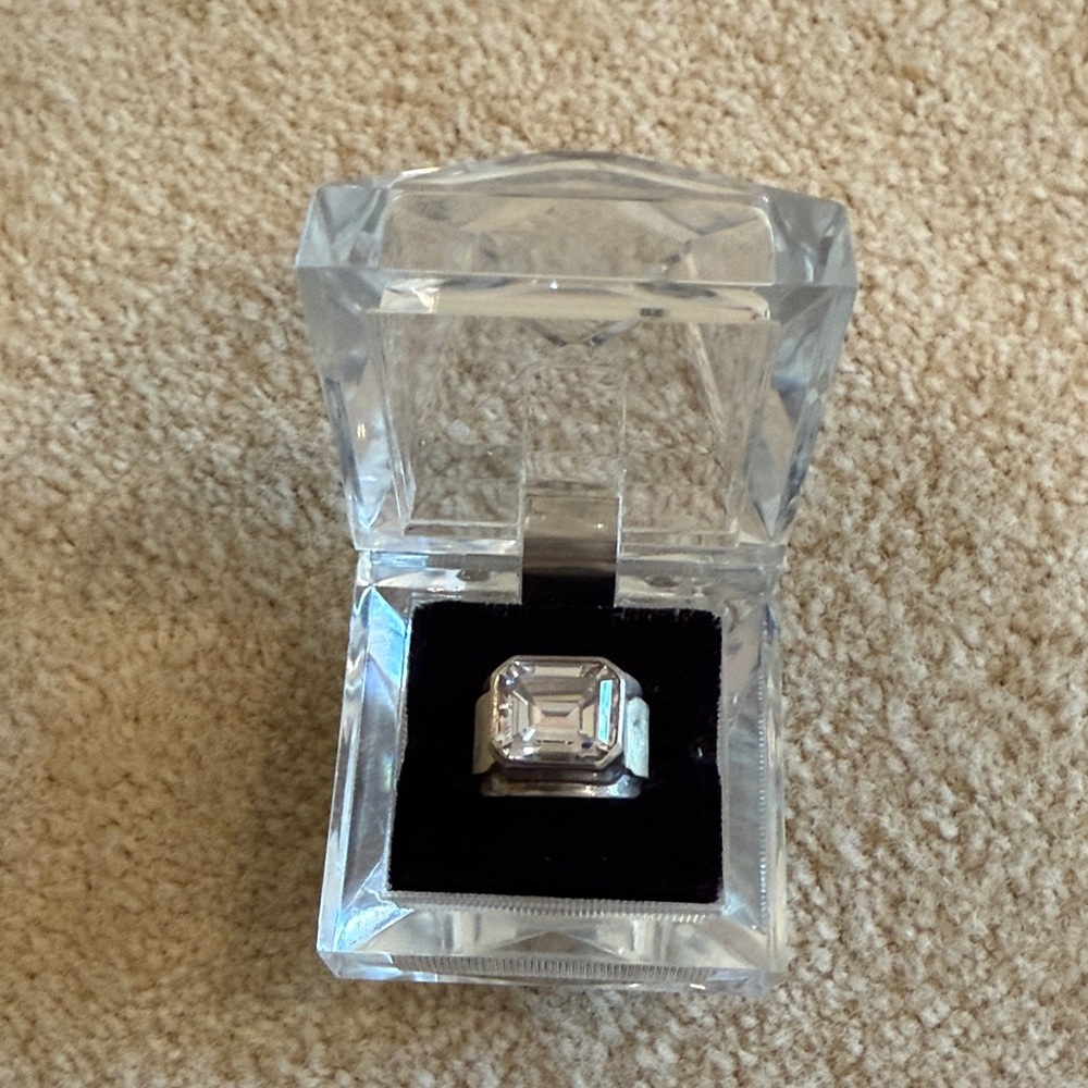 Vintage Elegant Silver Ring with Clear Gemstone